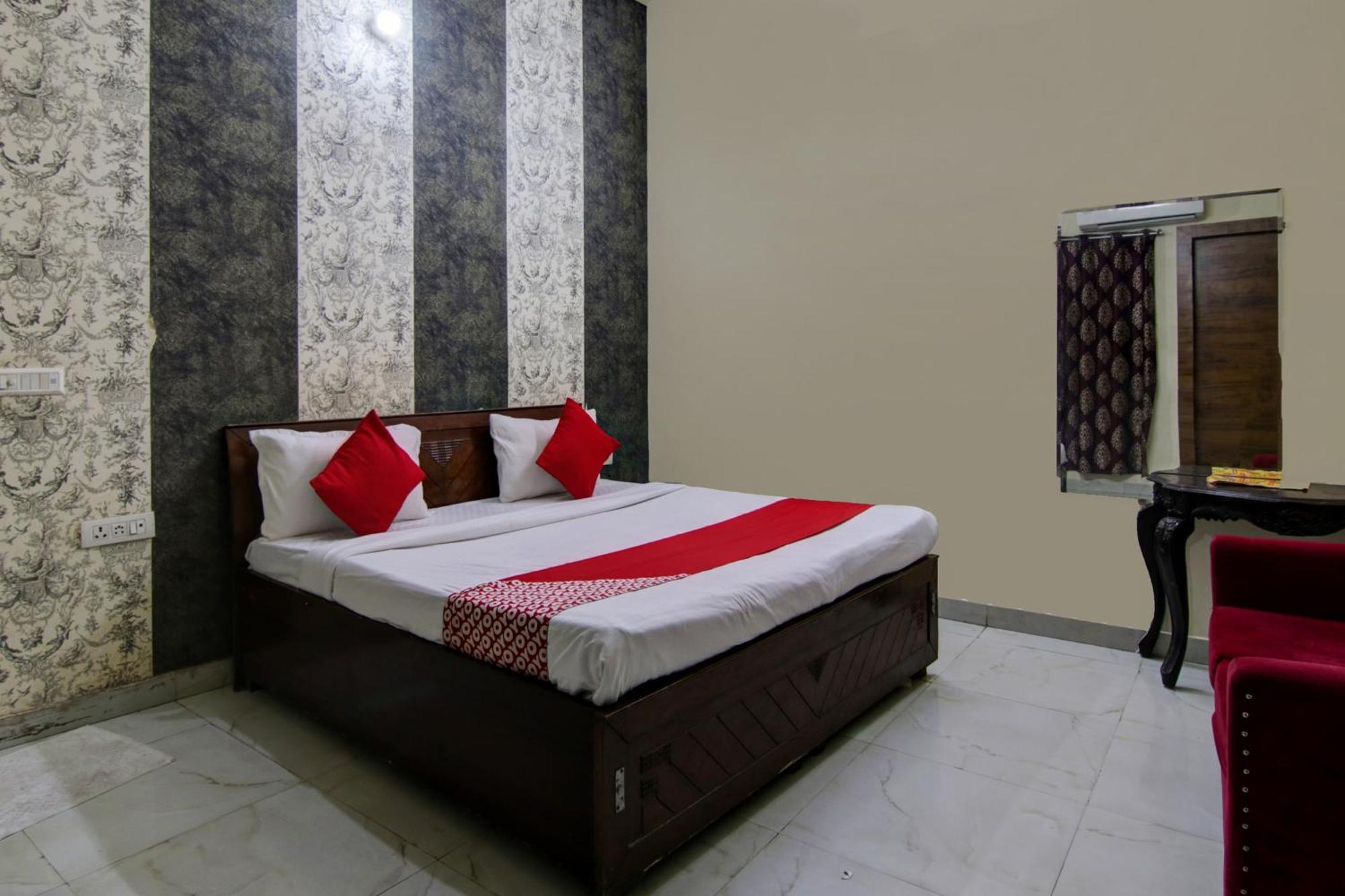 Hotel Yash House New Delhi Exterior photo