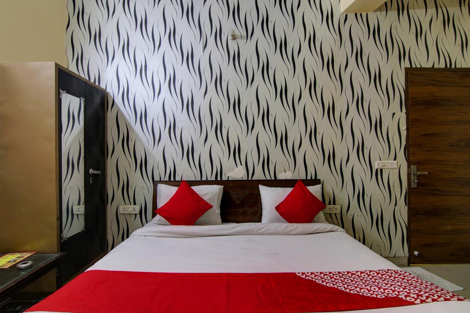Hotel Yash House New Delhi Exterior photo
